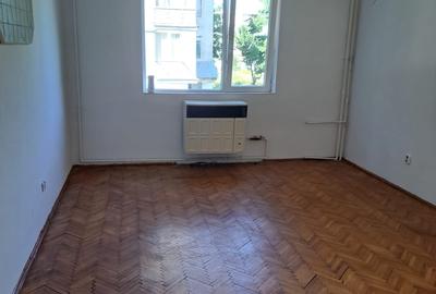 Garsonieră decomandată în Central - 4
