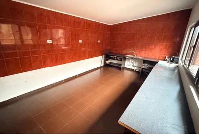 Spațiu comercial, de 150 mp, în Central - 1