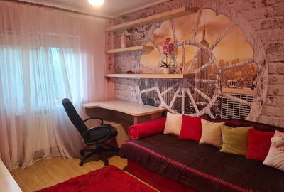 Apartament cu 3 camere decomandat în C5 - 5