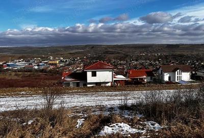Teren de 8700 mp, în Central