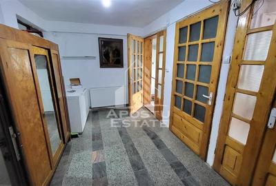 Casă individuală cu 8 camere cu Canalizare în Mehala - 2