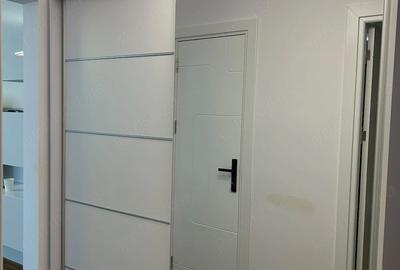 Apartament cu 3 camere semidecomandat în Berceni