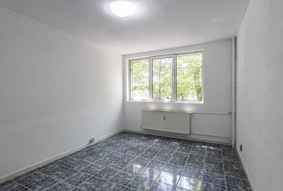 Apartament cu 4 camere semidecomandat în Drumul Taberei