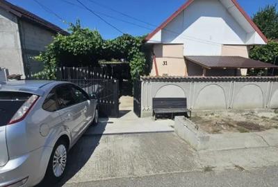 Casă cu 5 camere în Osica de Sus