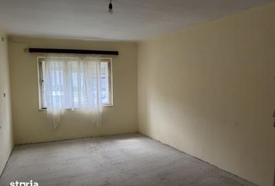 Casă cu 3 camere cu Teren 500 Mp în Central - 1