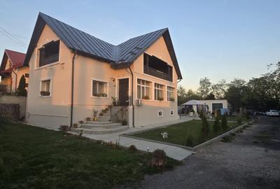 Casă cu 3 camere în Ștefănești