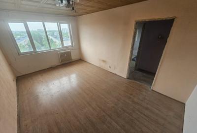 Apartament cu 3 camere semidecomandat în 1 Decembrie 1918 - 1