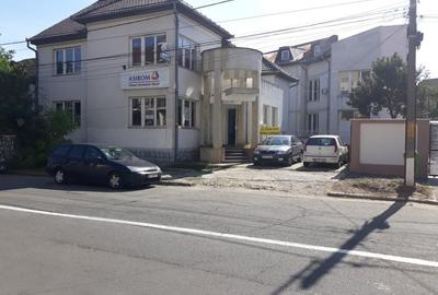 Birou, de 950 mp, în Central