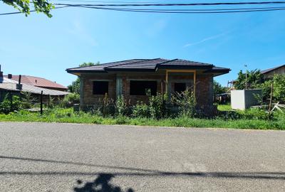 Casă individuală cu 4 camere cu Canalizare în Central - 8