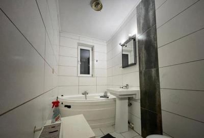 Apartament cu 3 camere semidecomandat în Calea Victoriei