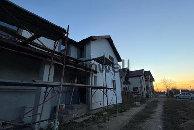 Duplex cu 4 camere cu Canalizare în Tunari