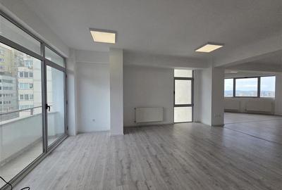 Apartament cu 4 camere decomandat în Centrul Civic