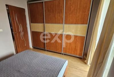 Apartament cu 3 camere semidecomandat, mobilat în Florești