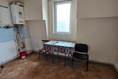 Apartament cu 4 camere decomandat în P-ța Rosetti - 2