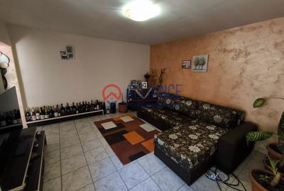 Casă cu 4 camere semidecomandat cu Canalizare în Viile Noi - 2