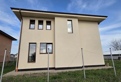 Casă cu 4 camere cu Teren 470 Mp în Central