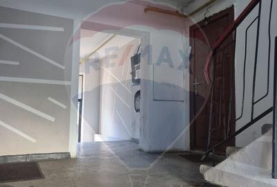 Apartament cu 4 camere decomandat în Central - 3