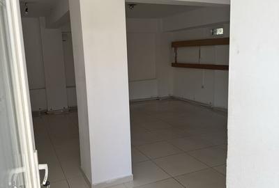 Spațiu comercial, de 32 mp, în Central - 3