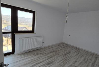 Duplex cu 3 camere cu Canalizare în Miroslava - 2