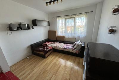Apartament cu 3 camere semidecomandat în Gheorghe Lazăr