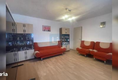 Apartament cu 3 camere semidecomandat în Micro IV