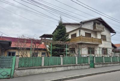 Casă individuală cu 7 camere cu Canalizare în Andronache - 2