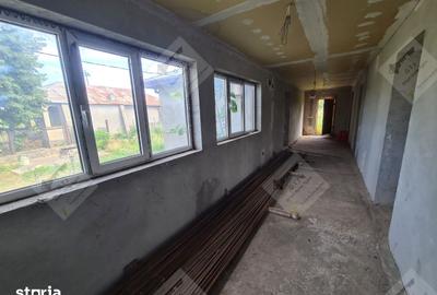 Casă cu 4 camere decomandat cu Teren 2250 Mp în Garoafa - 16