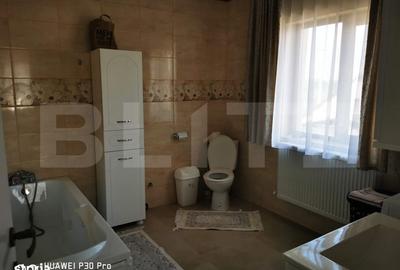 Casă cu 4 camere în Dumbrava