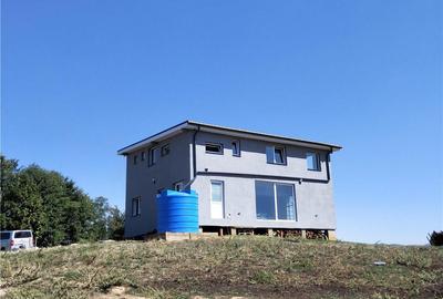 Casă cu 3 camere în Brusturi - 2