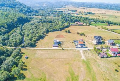 Teren de 1372 mp, în Glăjărie