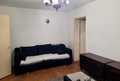 Apartament cu 3 camere semidecomandat în Brazda lui Novac