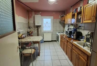 Apartament cu 3 camere decomandat în Alfa - 1