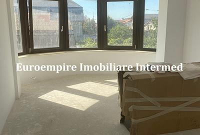 Casă cu 7 camere cu Teren 300 Mp în Exterior Est - 1
