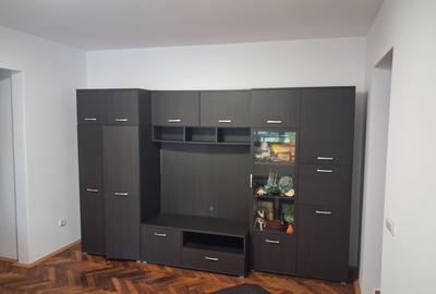 Apartament cu 2 camere semidecomandat în Podu Roș