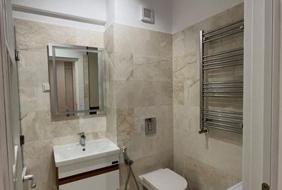 Apartament cu 7 camere decomandat în Central