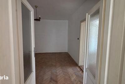 Casă cu 3 camere semidecomandat cu Teren 1807 Mp în Diosig - 10
