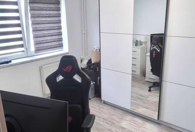 Apartament cu 3 camere decomandat în Republicii