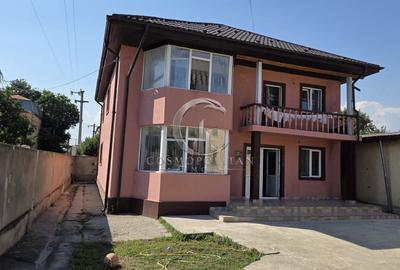 Casă individuală cu 5 camere cu Canalizare în Mărăcineni