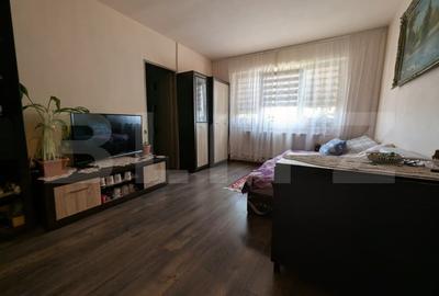 Apartament cu 2 camere semidecomandat, mobilat în Valenta
