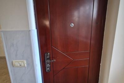 Casă cu 7 camere cu Teren 300 Mp în Central
