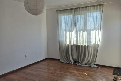 Apartament cu 3 camere decomandat în Soarelui