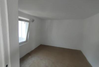 Casă cu 5 camere cu Teren 505 Mp în Central
