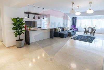 Apartament cu 4 camere decomandat în Băneasa