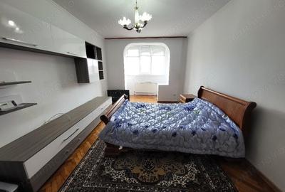 Apartament cu 3 camere decomandat în P-ța Victoriei - 2