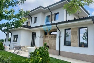 Casă cu 4 camere cu Canalizare în Bucium