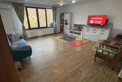 Casă cu 3 camere cu Teren 400 Mp în Central