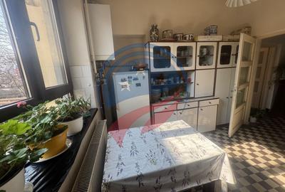 Casă individuală cu 9 camere cu Canalizare în Ultracentral - 2