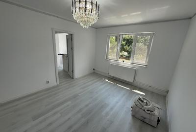 Apartament cu 3 camere semidecomandat în Tomis Nord
