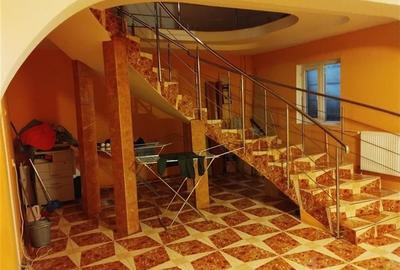 Casă individuală cu 7 camere cu Teren 270 Mp în Mihai Bravu - 3