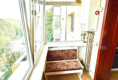 Apartament cu 3 camere semidecomandat în Central